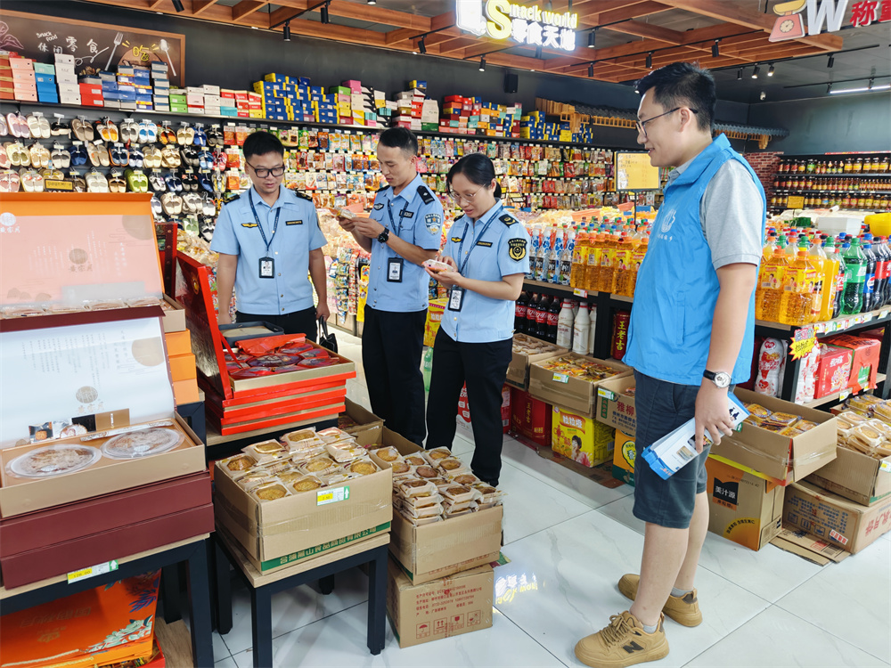 護(hù)航中秋食品安全，市場(chǎng)監(jiān)管所在行動(dòng)——筑牢食品銷售防線，守護(hù)萬家團(tuán)圓味